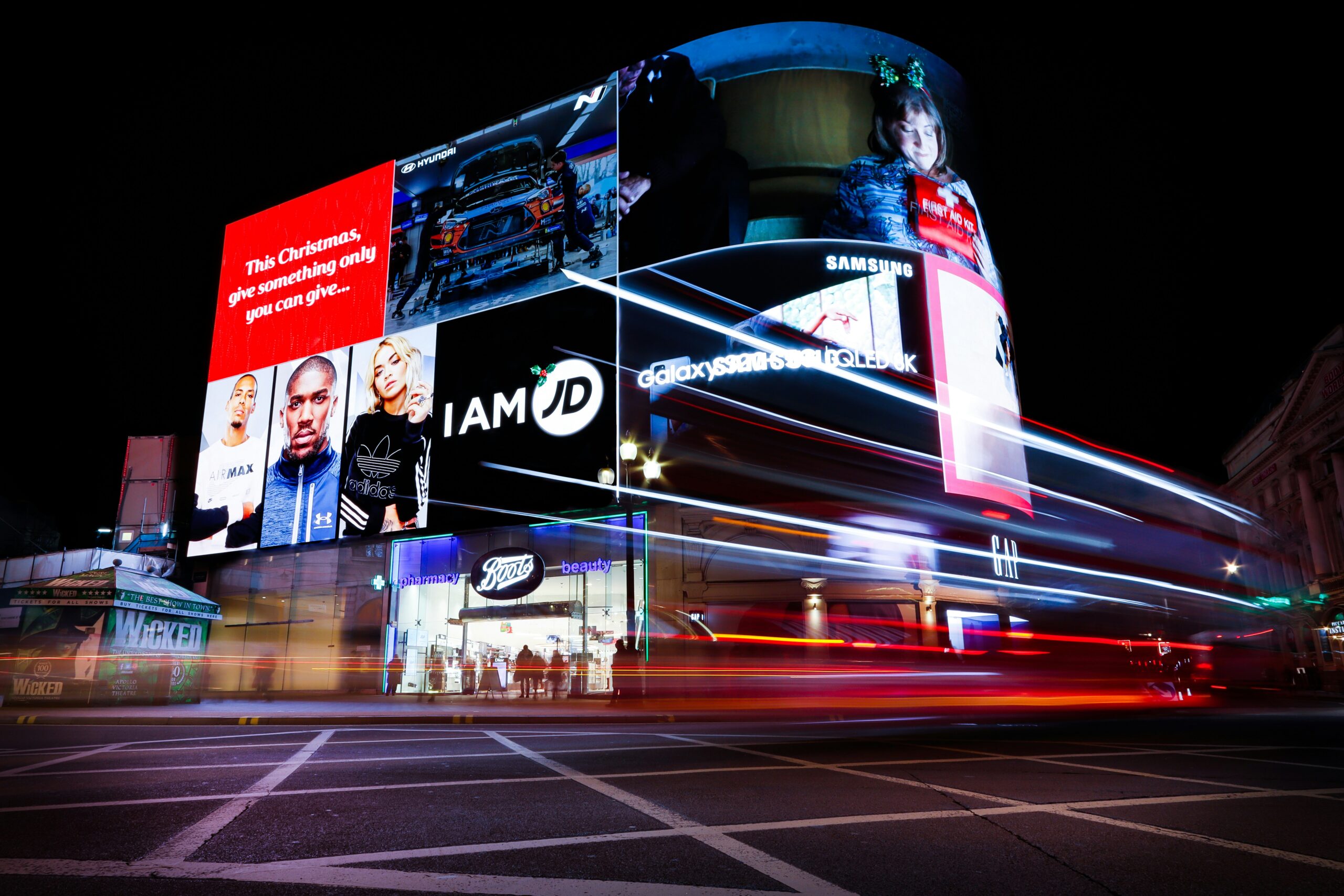 Mira las tendencias en publicidad exterior que están revolucionando el OOH: data, tecnología y estrategias digitales para campañas más efectivas en Perú.